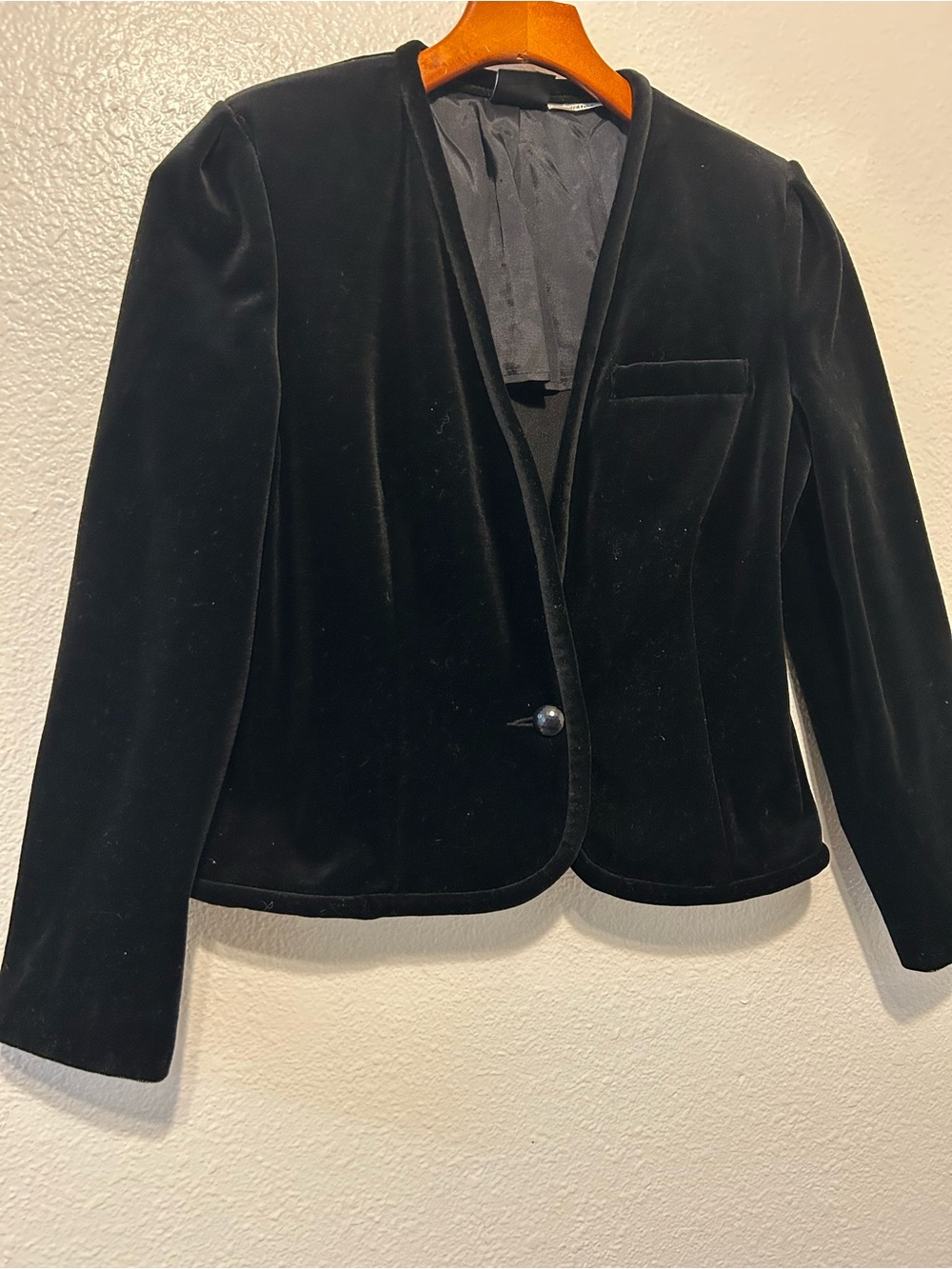 Koret Vintage Black Velvet Single-Button Blazer